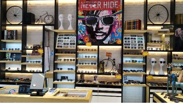 如何設(shè)計(jì)手機(jī)用的亞克力展示架呢？