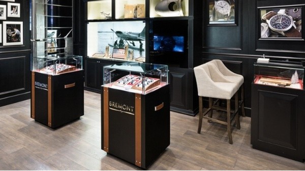 如何使用亞克力展示架，可以讓它保持一直通透和增加壽命呢？